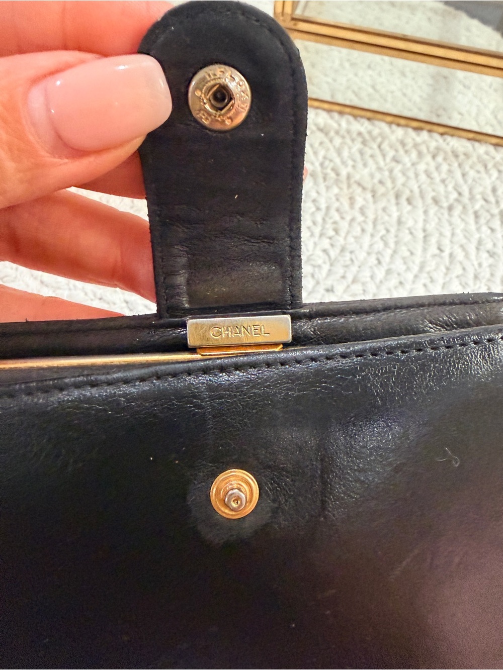 CHANEL Black Vintage Compact Wallet | Classic CC Logo - PreLOVED ❣️ - Picture 9 of 16